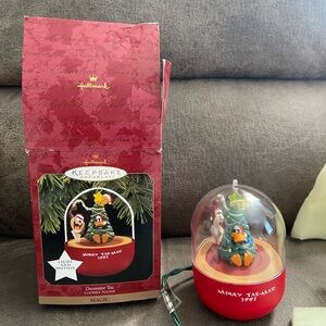 Hallmark keepsake Christmas Ornaments Merry Taz Mas 1997 light, motion vintage